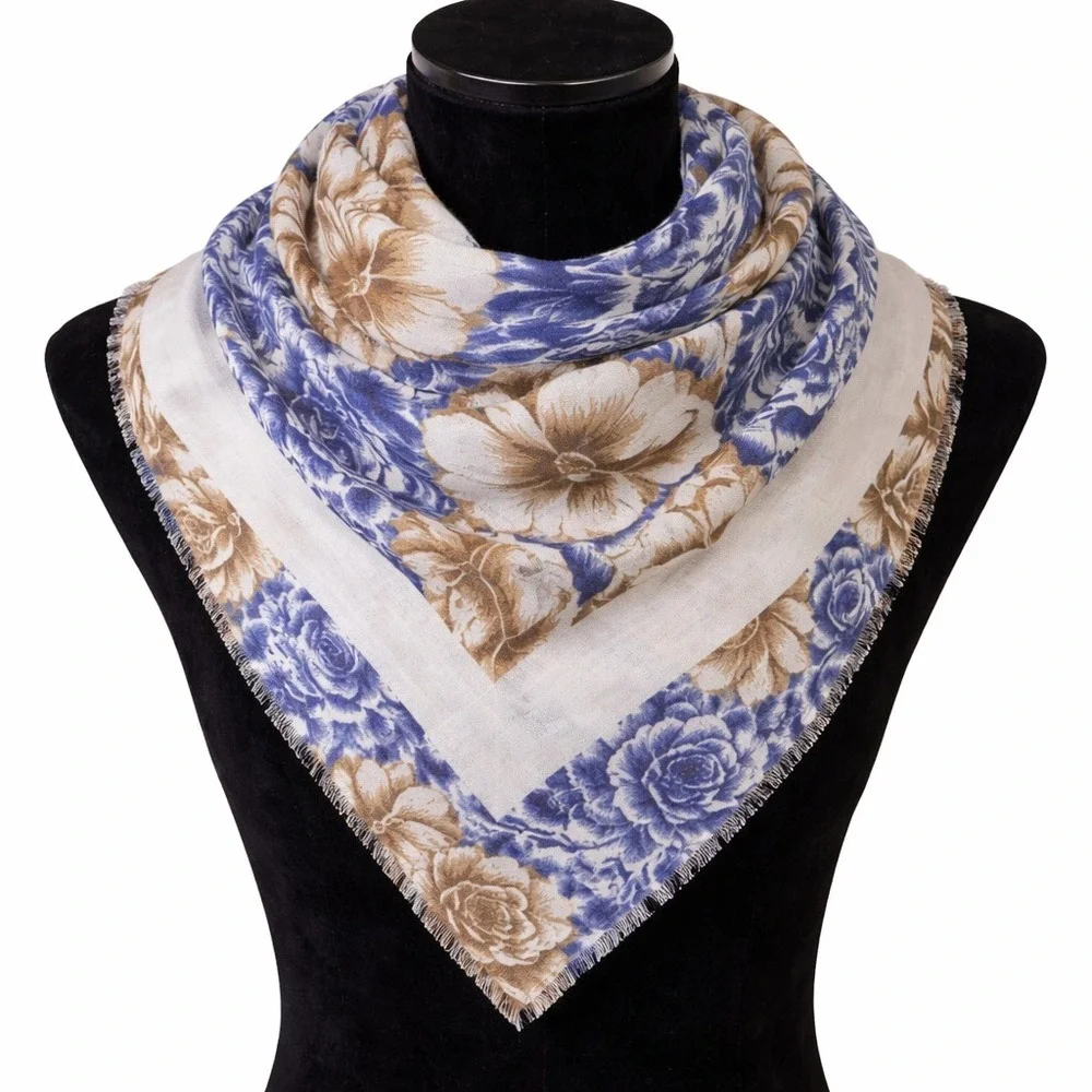 Jeffrey Lawrence For Lawrence Bentley Womens Square Scarf Gray Floral 31